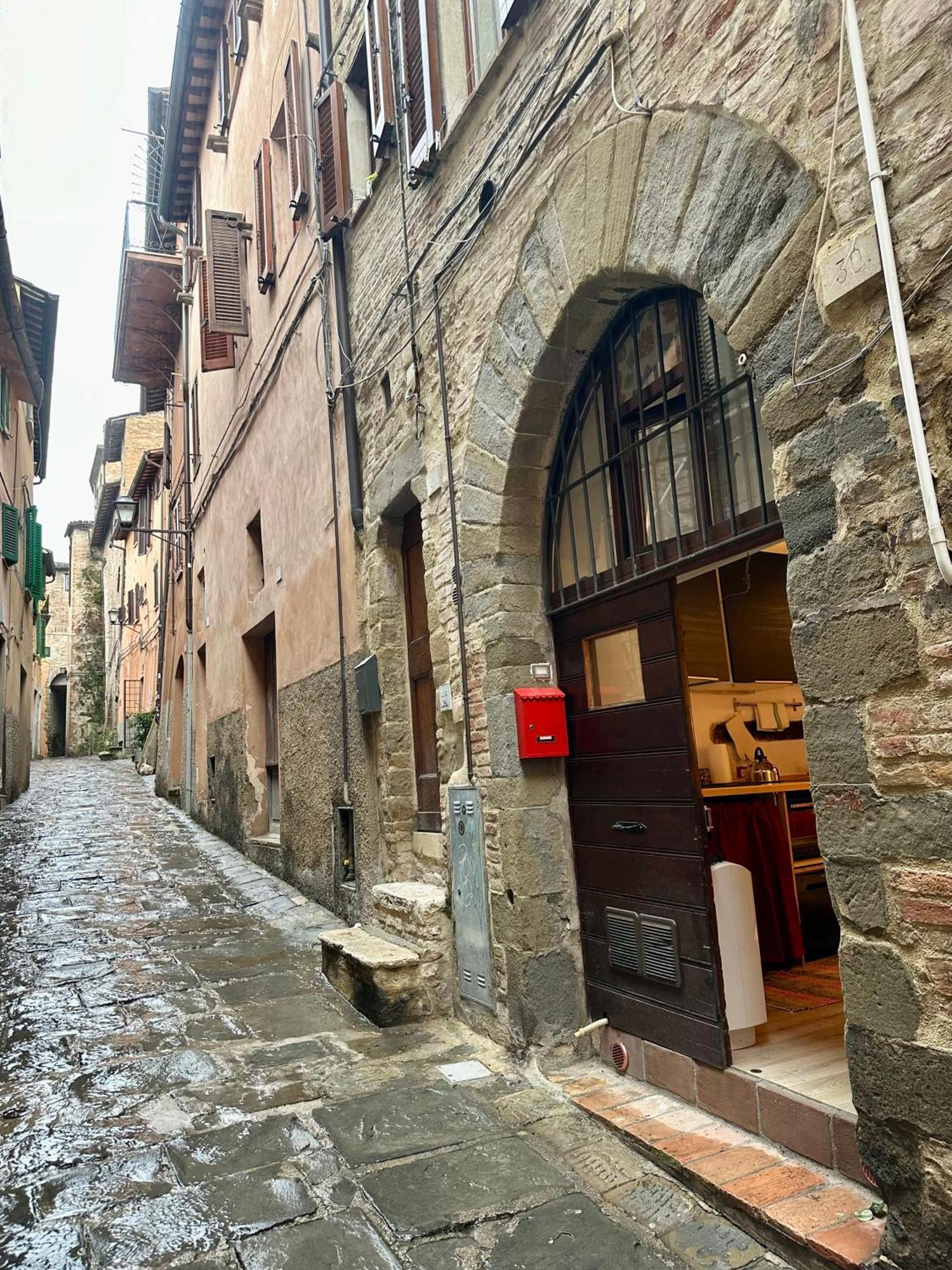 Apartment Natural Red Passion In Downtown Perugia