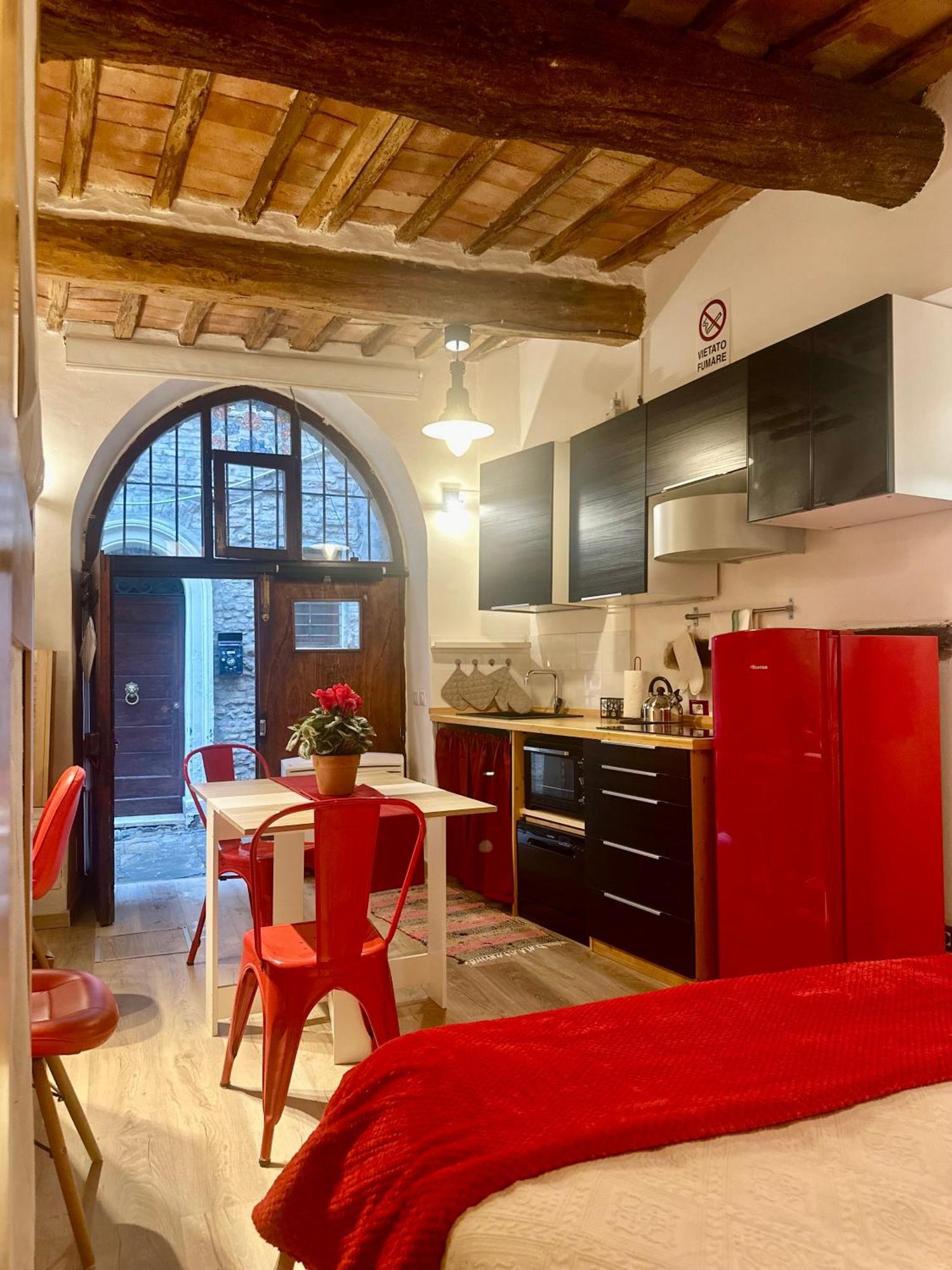 Apartment Natural Red Passion In Downtown