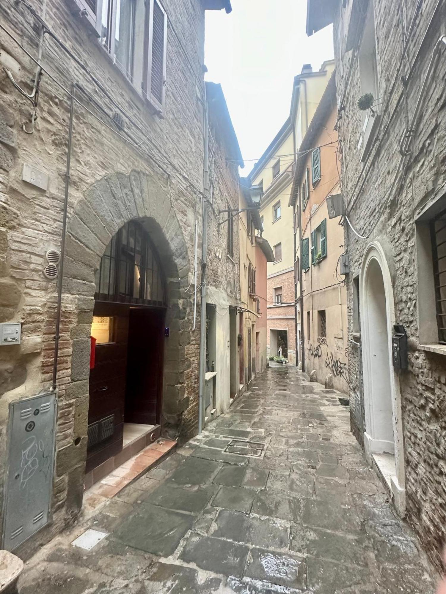 Natural Red Passion In Downtown * Perugia
